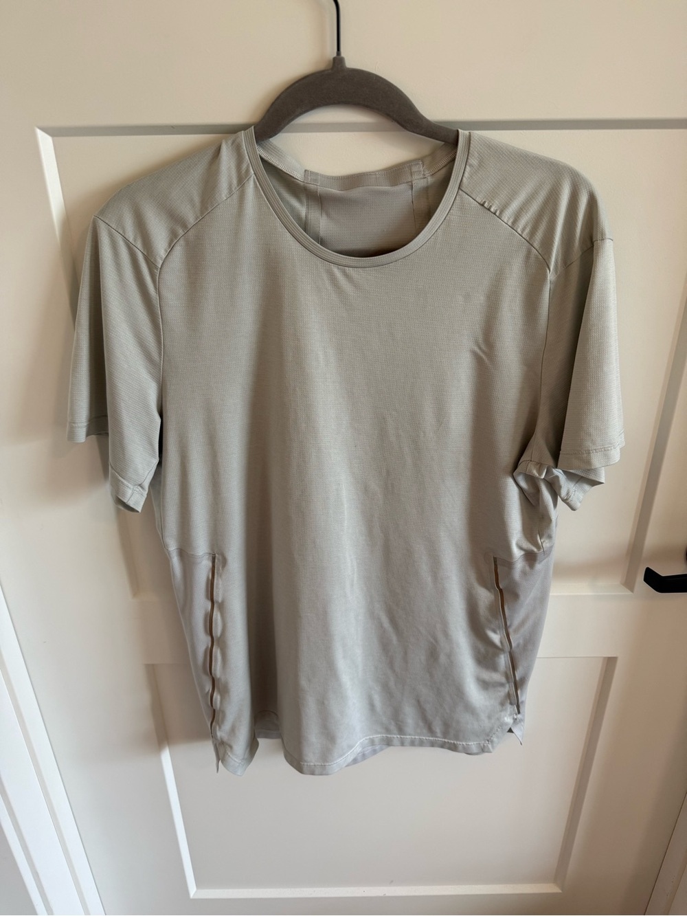 Lululemon Metal Vent Tech Short Sleeve Shirt Light Gray Performance Tee Men’s M